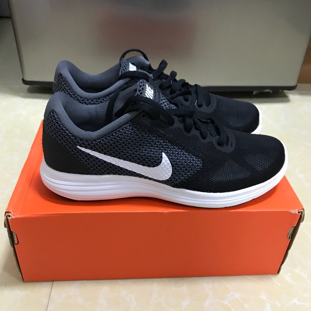 Brand new Nike Women’s Sneakers